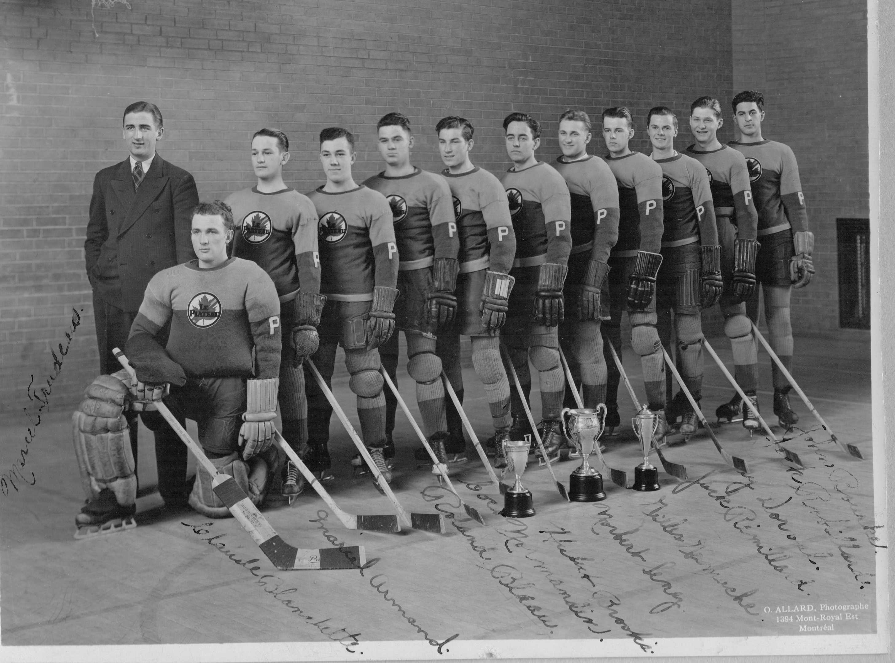  PHOTO of Montreal's Plateau Academy HOCKEY TEAM 